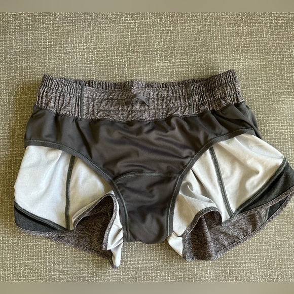 Lululemon Women's Heather Gray Hotty Hot  Athletic Shorts - Picture 6 of 9
